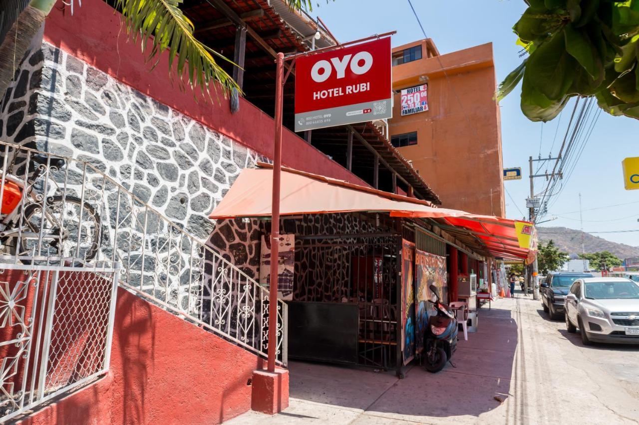 Oyo Hotel Rubi Zihuatanejo Exterior photo