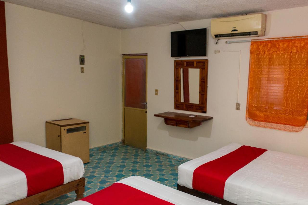 Oyo Hotel Rubi Zihuatanejo Exterior photo