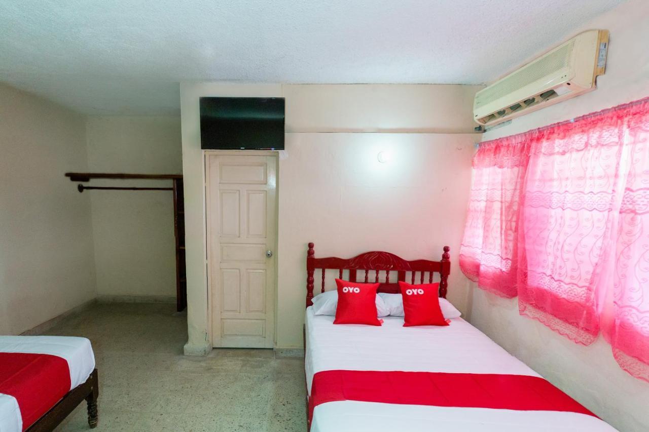 Oyo Hotel Rubi Zihuatanejo Exterior photo