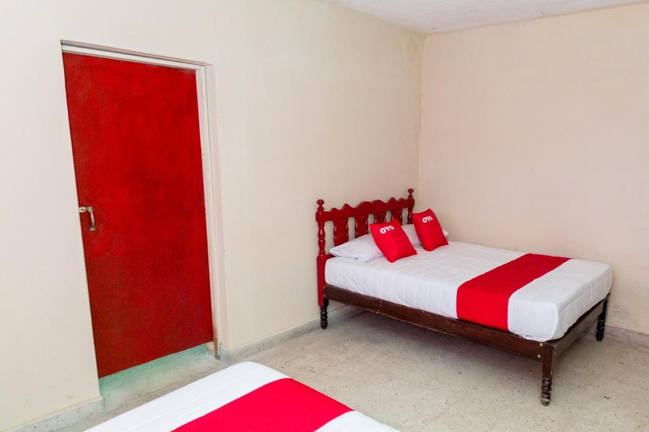 Oyo Hotel Rubi Zihuatanejo Exterior photo