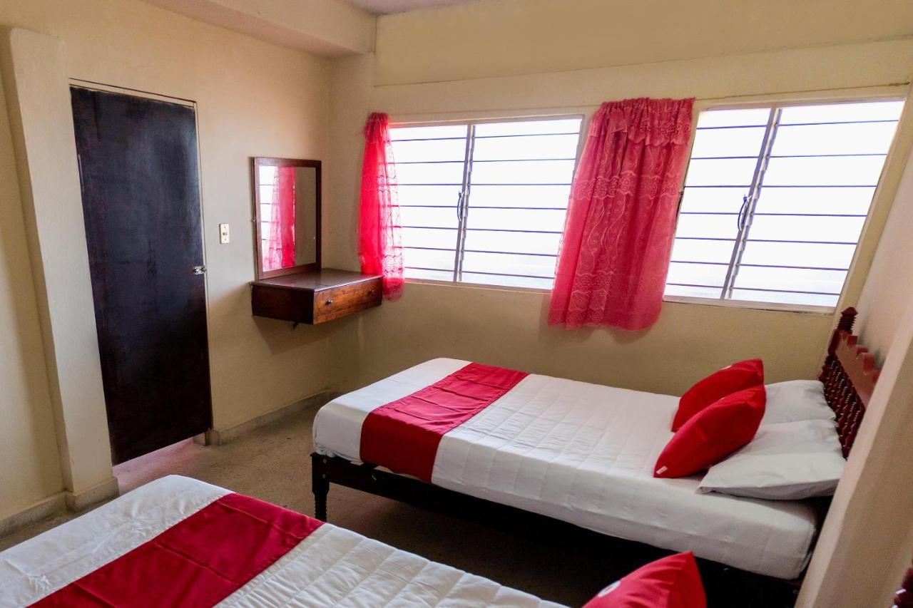 Oyo Hotel Rubi Zihuatanejo Exterior photo